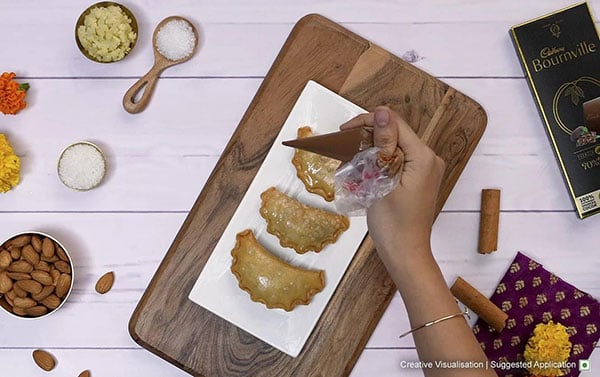 Chocolate Gujiya Step 12