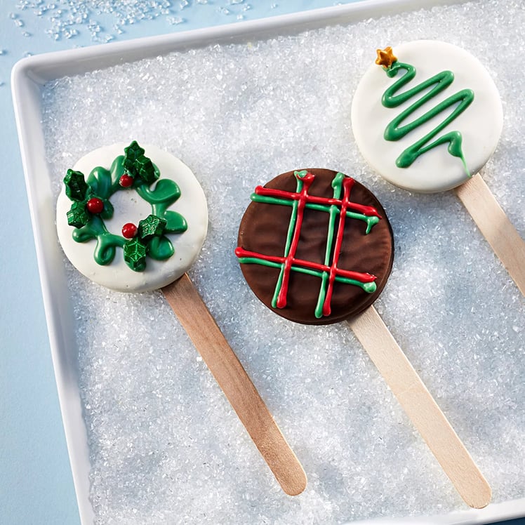 Easy Oreo Dipped Cookie Holiday Pops
